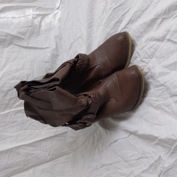 Brown boots - Picture 1 of 7